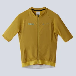 CAMISETA MUJER ESSNTL GRAFENO MOSTAZA